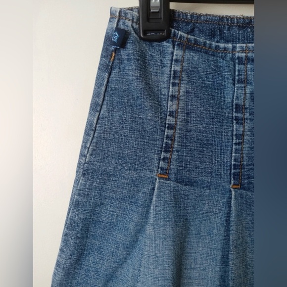 Tyte Pleated Denim Mini Skirt with Buckle Detail Size 3 - Picture 4 of 11